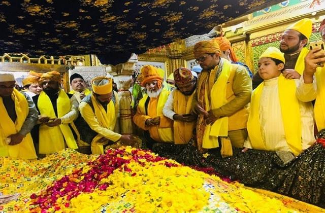 आखिर बसंत पंचमी पर हजरत निजामुद्दीन दरगाह पर पीली चादर क्यों चढ़ाई जाती है?