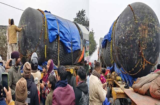 दुनिया का सबसे बड़ा शिवलिंग इस शहर में पहुंचा, दर्शन के लिए उमड़े श्रद्धालु देखें Video