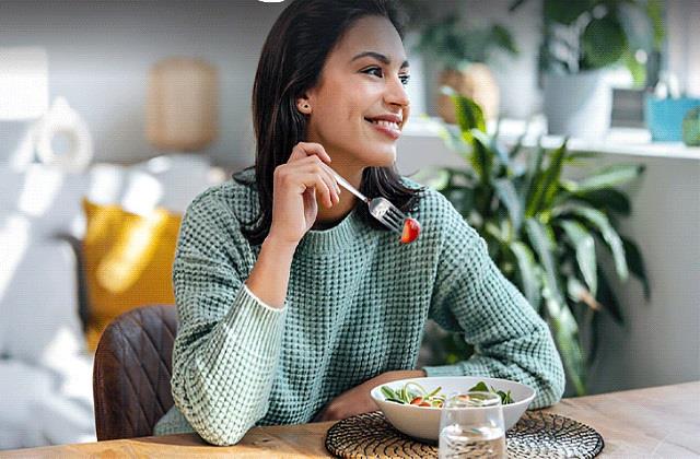 सर्दियों में भूलकर भी न खाएं ये 4 चीज़ें, वरना सेहत को हो सकता है नुकसान