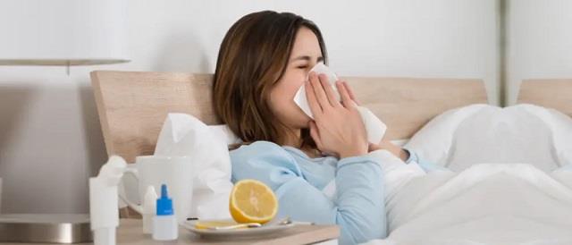 किस विटामिन की कमी से उल्टी आती है? जानें कारण, लक्षण और बचाव