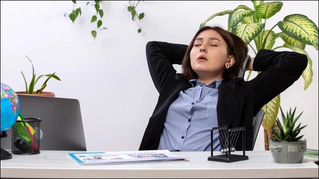 खाने के बाद क्यों आती है नींद? कहीं आप भी तो नहीं इन 5 बीमारियों का शिकार!