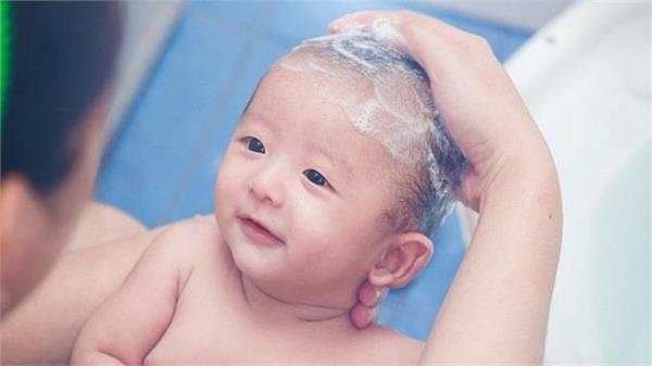 विंटर केयर: सर्दियों में बच्चों को कितनी बार नहलाना चाहिए? जानें सही तरीका