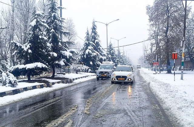 झारखंड में भीषण सड़क हादसा: यात्रियों से भरी बस अनियंत्रित होकर पलटी, 80 लोग थे सवार; 5 महिलाओं ने तोड़ा दम