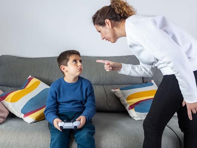 पैरेंटिंग की ये 9 गलतियां बच्चों से छीन सकती हैं बचपन की खुशी,हर माता-पिता जा लें...