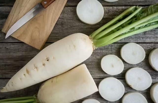 मूली में कौन-कौन से विटामिन होते हैं? नहीं खाने वाले जान लें इसके फायदे