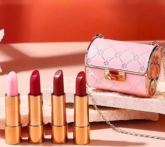 कई शेड्स होते हैं, फिर भी पर्स में वही एक फेवरेट क्यों? जानें साइकोलॉजिकल कनेक्शन