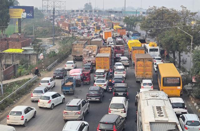 वाहन चालक सावधान! जालंधर-लुधियाना हाईवे पर लगा भारी जाम, लगी लंबी कतारें