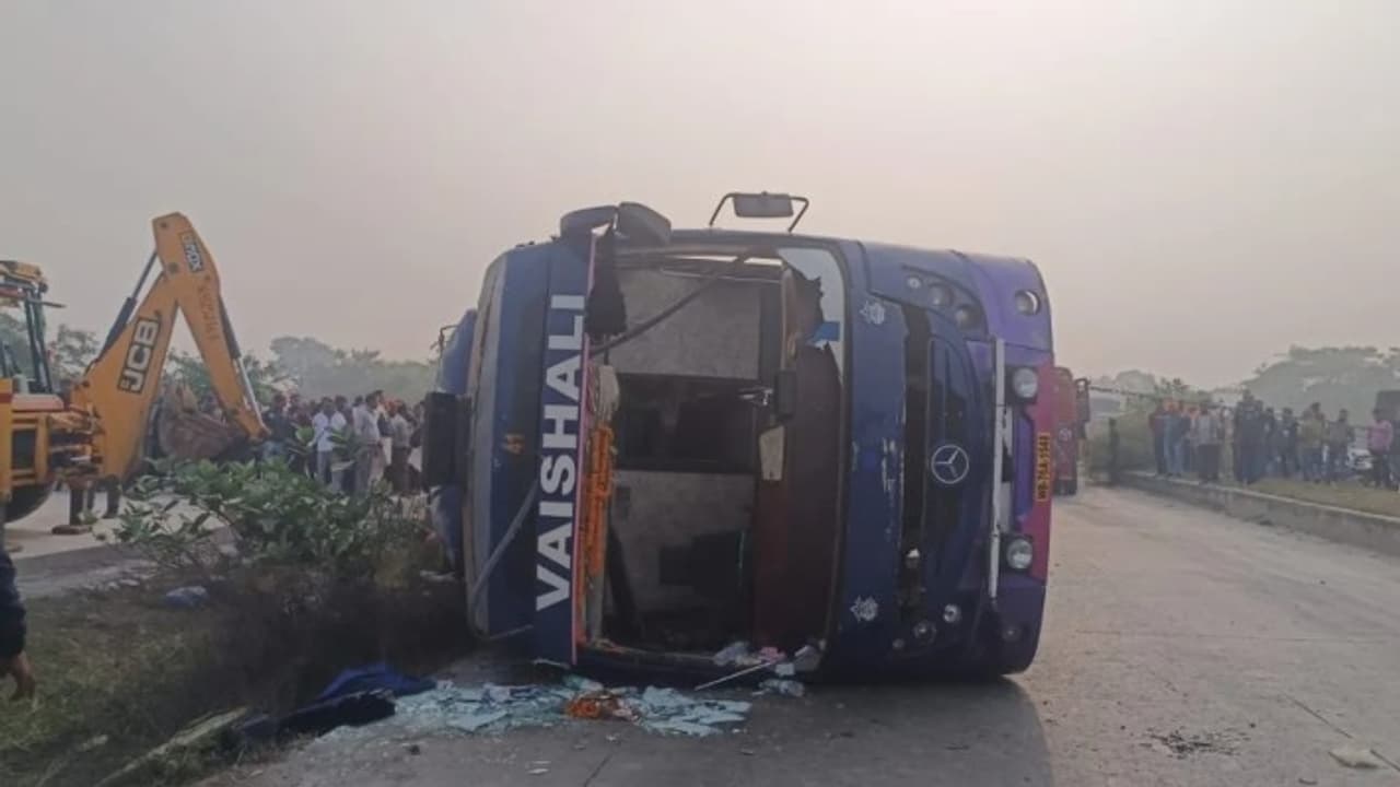 छावनी में तबदील हुआ फर्रुखाबाद रेलवे स्टेशन, कालिंद्री एक्सप्रेस में बम की सूचना से मचा हड़कंप