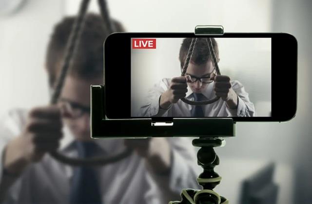 Live Suicide कर रही थी लड़की, बचाने के लिए पुलिस पहुंची तो पलट गई पूरी कहानी