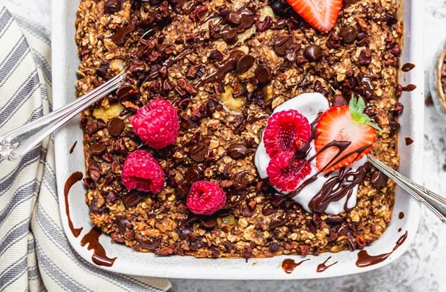 सुबह के नाश्ते को बनाना है मजेदार, तो बनाएं हेल्दी और टेस्टी Chocolate Brownie Baked Oats