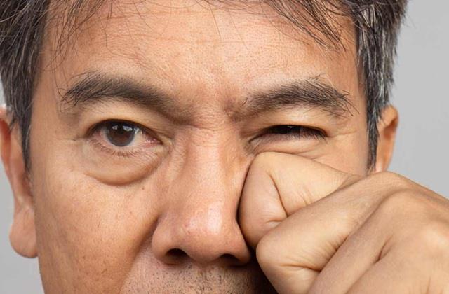 आंख फड़कना शुभ और अशुभ नहीं ये है इस बीमारियों का Warning Sign