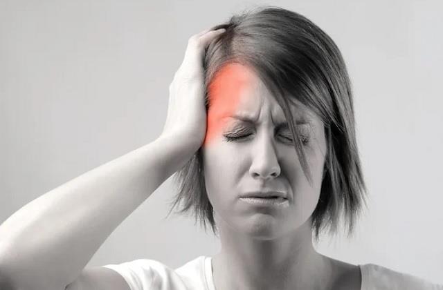 खतरे की घंटी है सिर और चेहरे के आधे हिस्से में दर्द, इसके लक्षण पहचानें