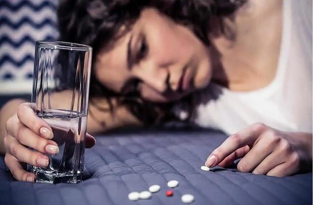 नींद की गोलियों में ऐसा क्या होता है, जिससे लग जाती है लत? ये 5 बातें जो कर देंगी हैरान