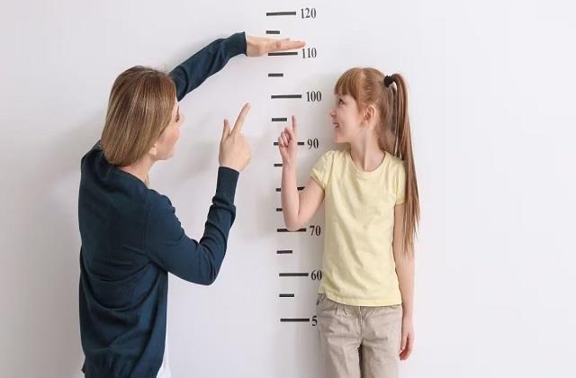 बच्चों की लंबाई तेजी से बढ़ाने के आसान तरीके, अपनाएं ये असरदार उपाय