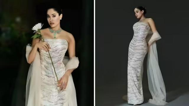 श्रीदेवी की लाडली ने चलाया स्टाइल का जादू- पहना ऐसा गाउन,  मॉडर्न लुक से लूटी महफिल