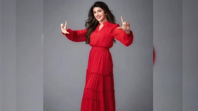 Oops मोमेंट का शिकार हुईं एक्ट्रेस श्रीलीला, MBBS डिग्री मिलने के बाद रेड ड्रेस में कर गईं ये गलती