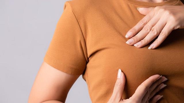 Periods से पहले ब्रेस्ट भारी क्यों हो जाते हैं? एक्सपर्ट से जानें वजह