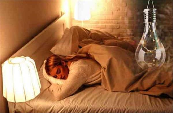 रोशन करने वाली लाइटें ही जिंदगी में ला रहीं अंधेरा, जानें कैसे बढ़ा रही हैं कैंसर का खतरा