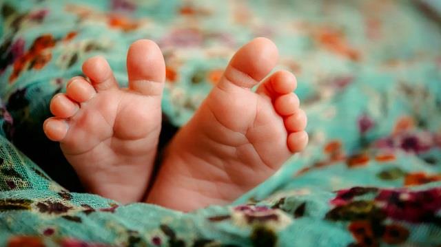 Parents ये गलती कभी न करें- नाक पर विक्स लगाया… और बुझ गई 8 महीने के मासूम की सांस