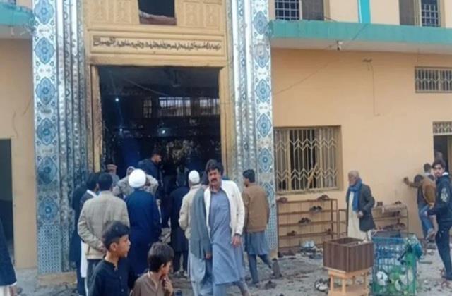 बड़ी खबर.... पाकिस्तान में नमाज के दौरान हुआ सुसाइड बम ब्लास्ट, 15 लोगों की मौत और 60 घायल