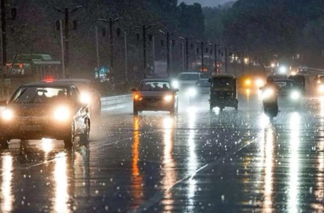 दिल्ली में ठंड की हो रही है वापसी, कई जगह बारिश के साथ पड़ेंगे ओले