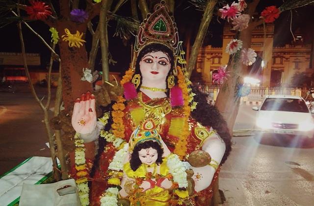 इस गांव में लकड़ी नहीं चांदी- सोने के बनाएं जातै हैं होलिका और प्रहलाद