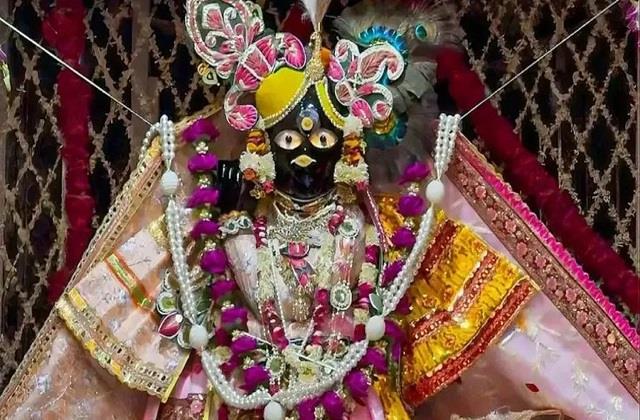 वृंदावन के बांके बिहारी मंदिर में आरती के दौरान घंटी क्यों नहीं बजती? जानें रहस्य