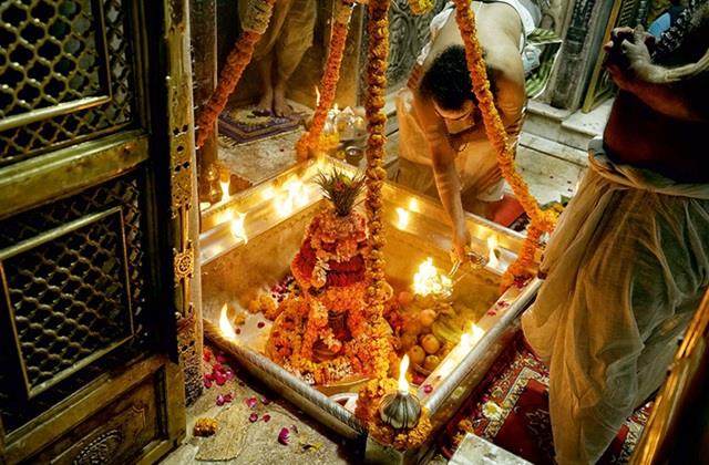 महाशिवरात्रि पर पूरी रात भक्तों को दर्शन देंगे बाबा विश्वनाथ, आरती को लेकर नया Time जारी