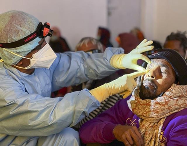 मोतियाबिंद ऑपरेशन में डॉक्टर्स ने कर दिया कांड, 9 मरीज हो गए अंधे और कई की निकाली गई आंख