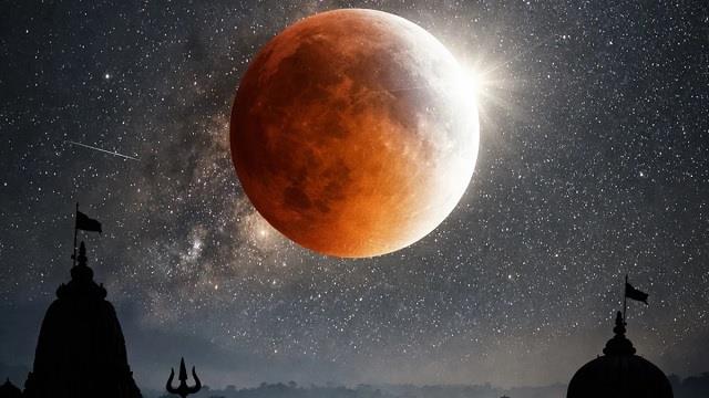 चंद्र ग्रहण 2026: आज ग्रहण के बाद कब खुलेंगे मंदिर? जानें दर्शन और आरती का समय