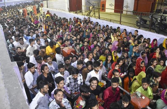 कटरा से लेकर दिल्ली तक  गूंजे मां के जयकारे, नवरात्रि के पहले दिन मंदिरों में उमड़ी भीड़