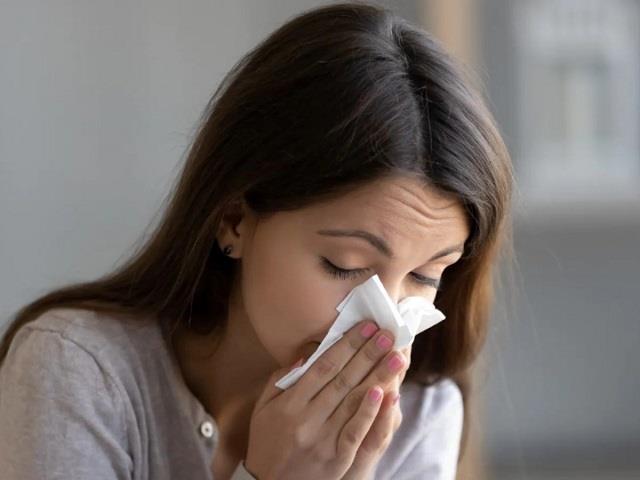 नाक बंद और गले में खराश को न समझें मामूली सर्दी, हो सकता है HMPV वायरस का खतरा
