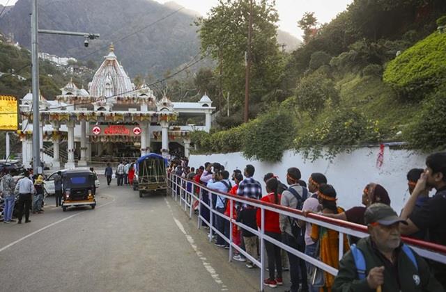 चलो बुलावा आया है... निलंबित होने के बाद वैष्णो देवी यात्रा भक्तों के लिए फिर से हुई शुरू