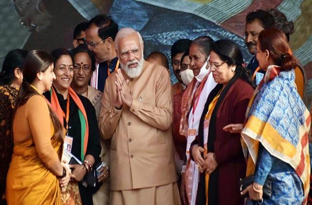 पीएम मोदी ने किया नारी शक्ति को सलाम, बताया कितनी Powerful है हमारे देश की महिलाएं