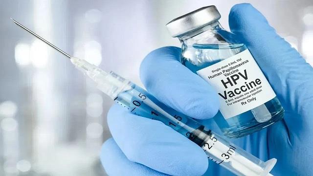 लड़कियों के लिए क्यों जरूरी है HPV वैक्सीन? इसे किस उम्र में लगाएं
