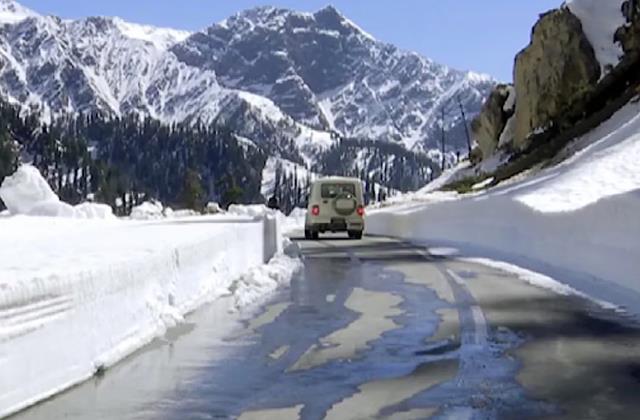 नवरात्र से पहले दरबार में बढ़ी रौनक, सजावट