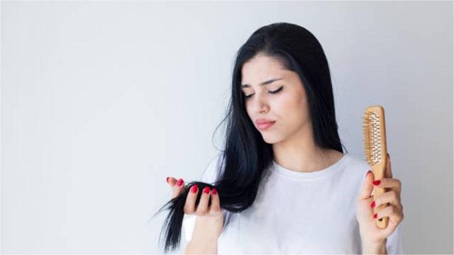 बालों का झड़ना और थकान? जानिए कहीं आप भी तो नहीं जिंक की कमी के शिकार