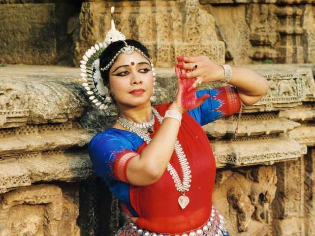 बेहद दुखद: मशहूर नृत्यांगना का 59 साल की उम्र में  Heart Attack से हुआ निधन