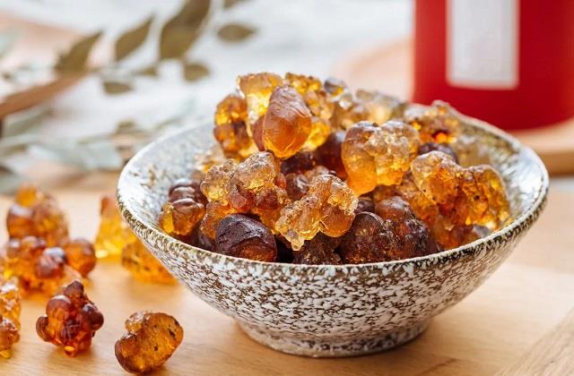 ठंडक देने वाला गोंद कतीरा, हर किसी के लिए नहीं होते फायदेमंद