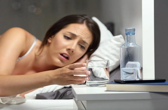 बार-बार लगती है प्यास और सूख जाता है गला? हो सकते हैं इस गंभीर बीमारी के संकेत