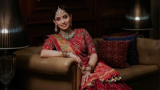 अंबानी परिवार की नई बहू शवियाना का 900 साल पुराना पटोला लहंगा स्टाइल बना चर्चा का केंद्र