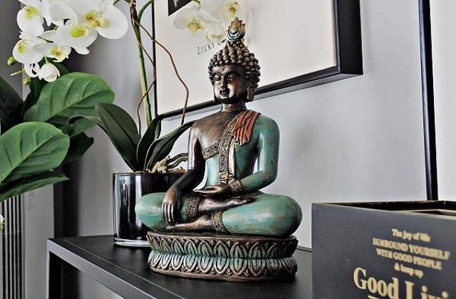 घर के दरवाजे पर बुद्ध की मूर्ति क्यों नहीं रखनी चाहिए?
