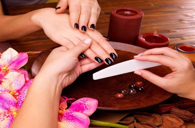 स्टाइल के चक्कर में न करें ये गलती, Nail Extensions करवाने से पहले पढ़ें ये खबर