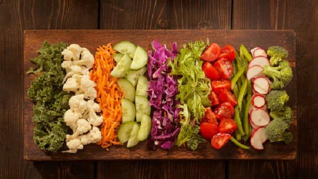 गर्मियों में भूलकर भी न खाएं ये 5 सब्जियां, बढ़ सकती हैं पेट और स्किन से जुड़ी परेशानियां