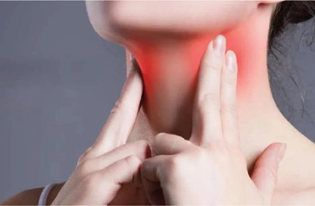 महिलाओं के लिए अलर्ट !  बिना वजह बदल गई आवाज तो ये है Thyroid Cancer का चेतावनी संकेत