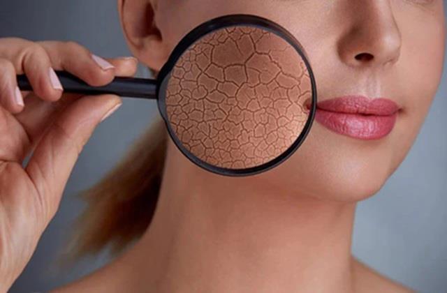 चेहरे की चमक छीन रही हैं  रोज की छोटी-छोटी गलतियां, आज ही सुधार लो अपनी आदतें