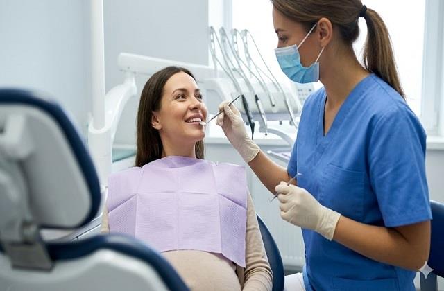 प्रेगनेंसी में दांतों को बिल्कुल ना करें इग्नोर, नहीं तो बिगड़ सकती है बच्चे की हालत