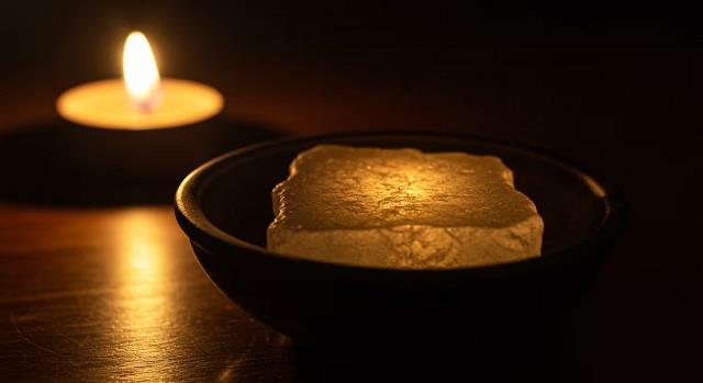 घर का वास्तु दोष दूर करेंगे फिटकरी से जुड़े ये Vastu उपाय