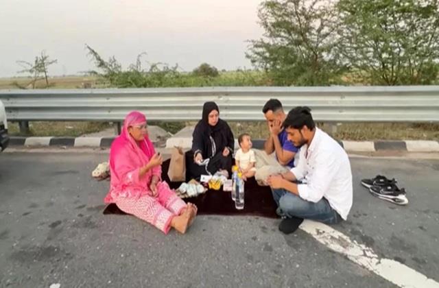 दीपिका कक्कड़ की ननद को बीच सड़क इफ्तार करना पड़ा भारी, लोग बोले- इन्हें ईरान भेजो