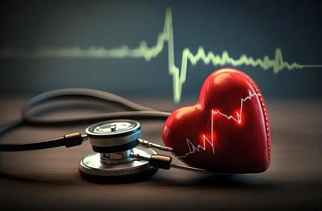 किसी की Gym करते तो किसी की नाचते हुई गई जान, 50% लोगों को दबे पांव आता है Heart Attack